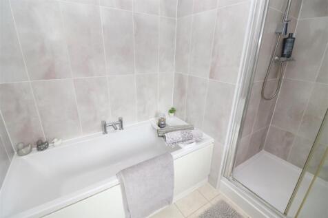 En-Suite Bath / Shower Room / WC
