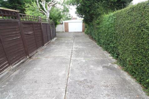 Double Garage / Driveway