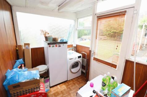 Side Hall &amp; Utility Space
