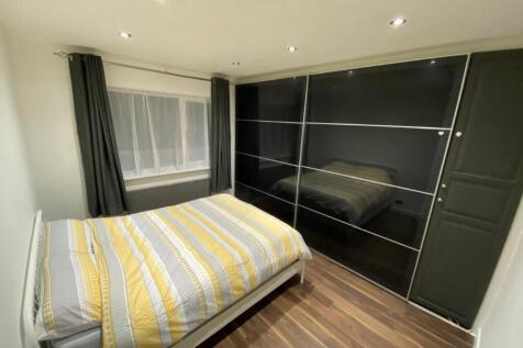 BEDROOM.jpg