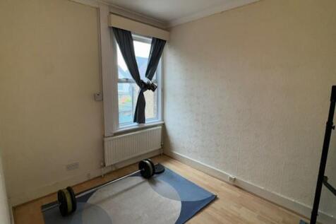 bedroom2.jpg