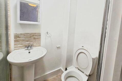 pbox-bathroom-335955.jpg