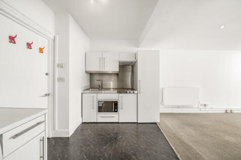 8 Coral Row, SW11...