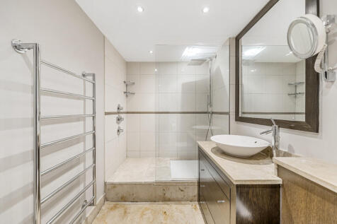 8 Coral Row, SW11...