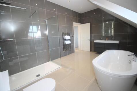 hoscote - main bathroom 3