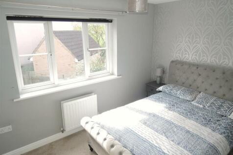 Bedroom 1 (2)