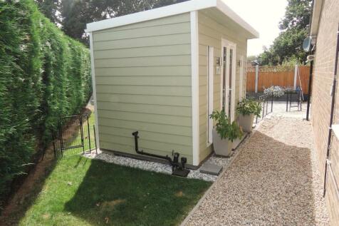 Salon Outbuilding