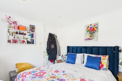 BEDROOM 1 2.jpg
