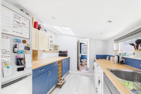 Kitchen (2).jpg