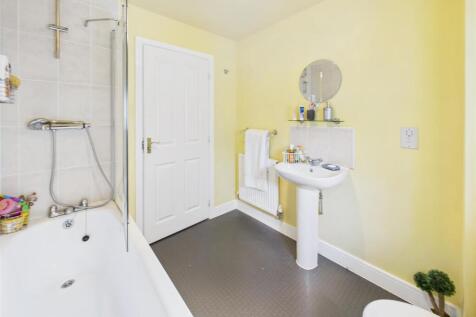 Bathroom (2).jpg