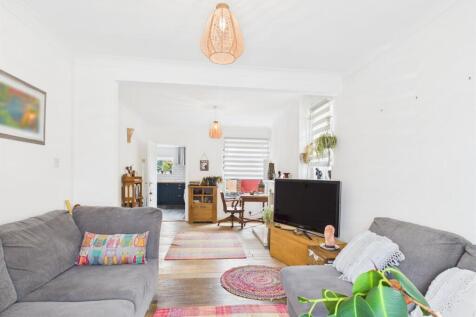 Sitting / dining room