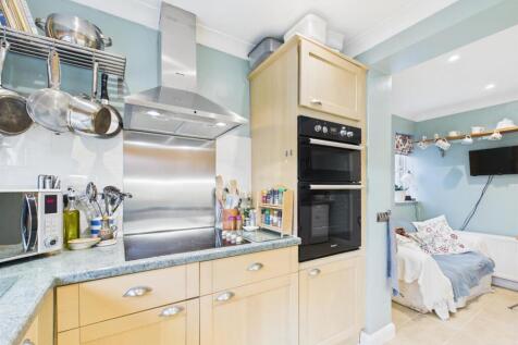 Kitchen Giraffe (2).jpg