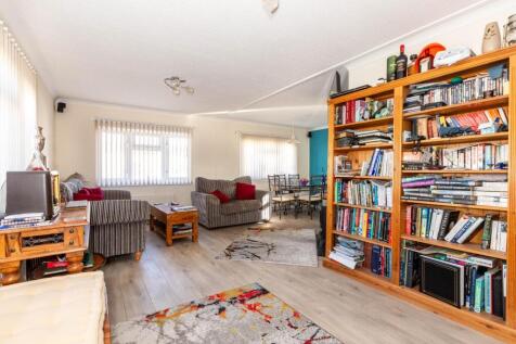 6 Haigh Close-10.jpg