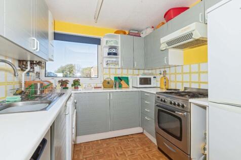 Labernum Close_7.jpg