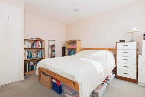 Labernum Close_1.jpg