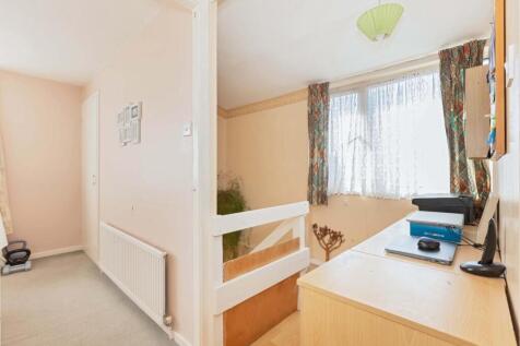 Labernum Close_5.jpg