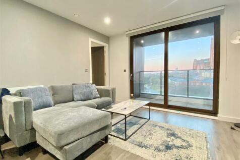 Open plan Lounge/kitchen