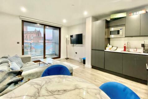 Open plan Lounge/kitchen