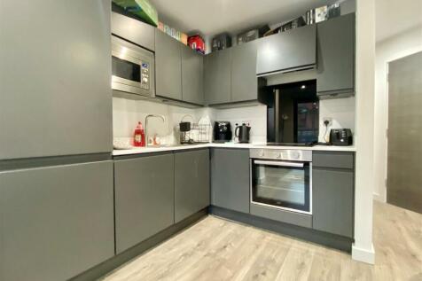 Open plan Lounge/kitchen