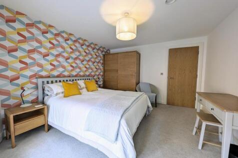 Bedroom 1.jpg
