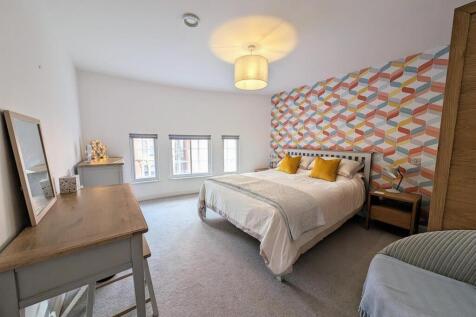 Bedroom 1.jpg