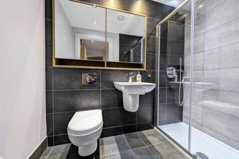 Main Bathroom.jpg