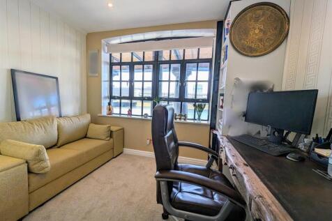 Bedroom 3/Study.jpg