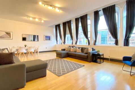 Lounge/Dining Area