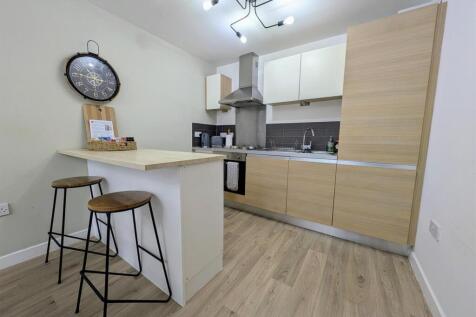 Breakfast Bar &amp; Kitchen.jpg