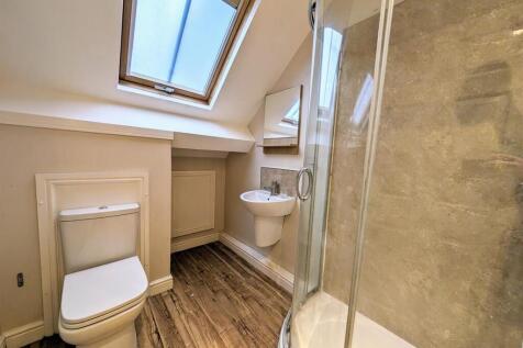 Main bathroom.jpg
