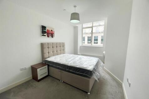 Bedroom pic 1.jpg
