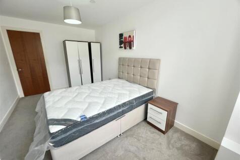 Bedroom pic2.jpg