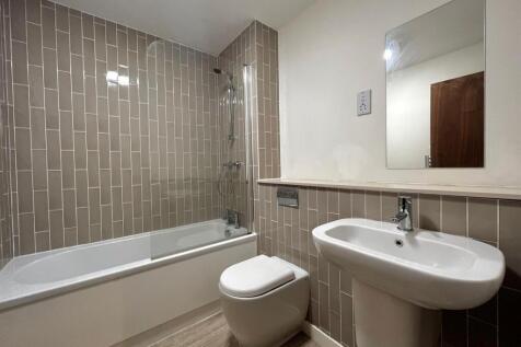 Main Bathroom.jpg