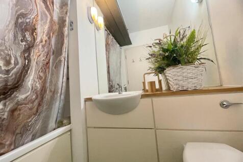 Bathroom.jpg
