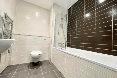 Main Bath.jpg