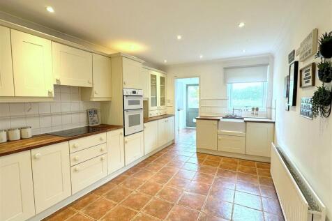 Large Breakfast Kitchen
