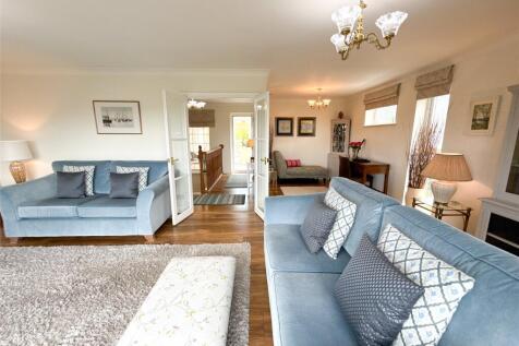 Lounge Dining Area