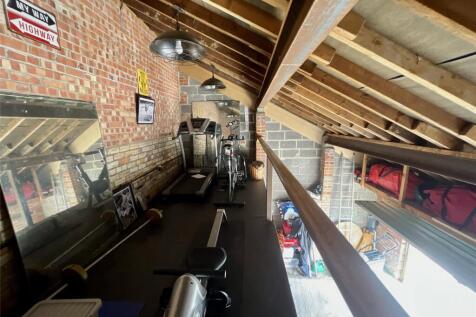 Garage/Workshop