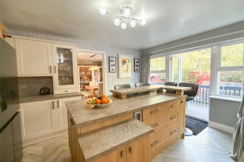 Breakfasting Kitchen