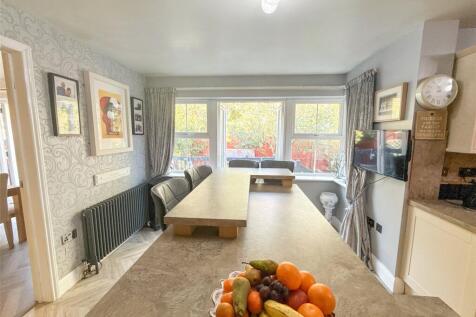 Breakfasting Kitchen