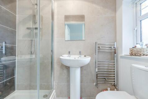 Bedroom 2 en suite 
