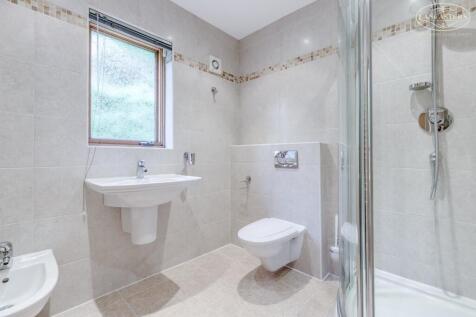 Master bedroom  en suite 