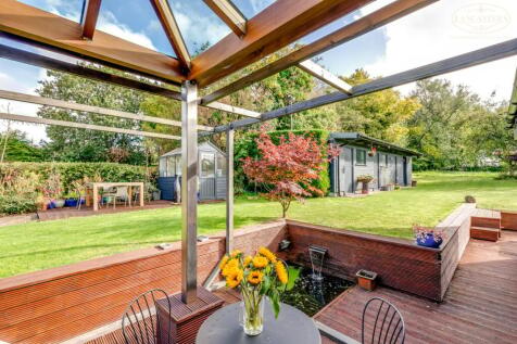 Rear decking and garden 