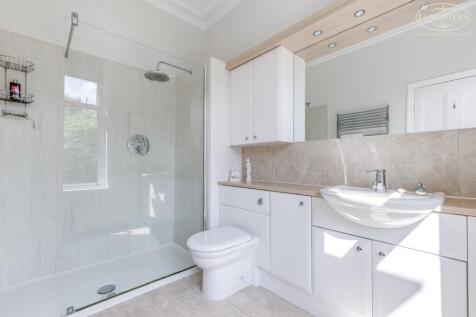 Master bedroom en suite 