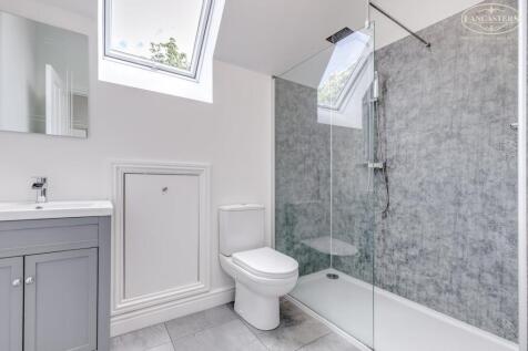 Bedroom 2 en suite 