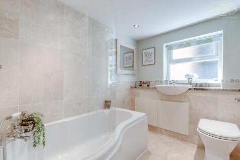 Lower ground floor bathroom 