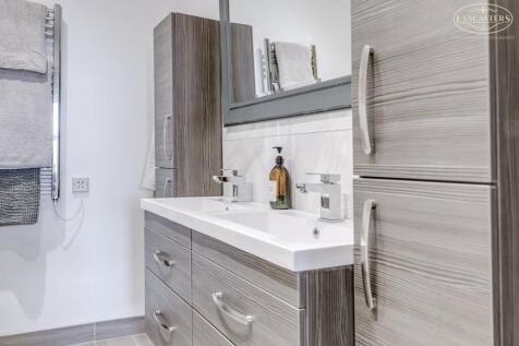 Bedroom 1 Ensuite