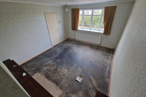 Reception room or master bedroom 