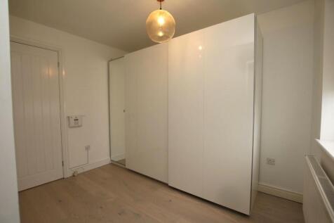 Bed 3 /dressing room