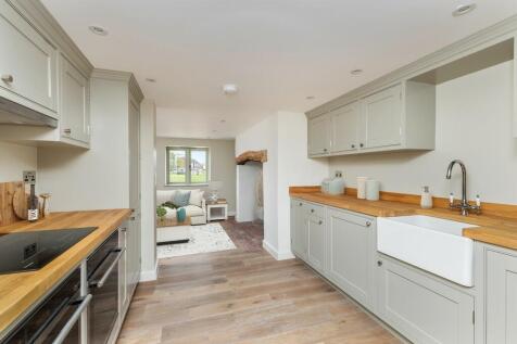 4 Courtwick Park ...